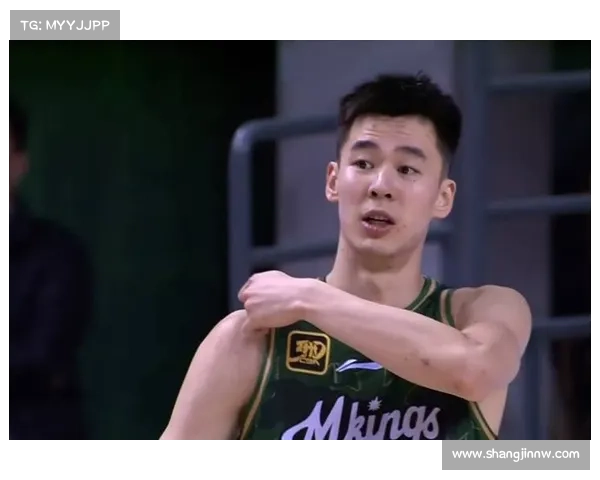 郭昊文拒绝活塞双向合同引争议球迷怒批同曦高层借机炒作蹭热度